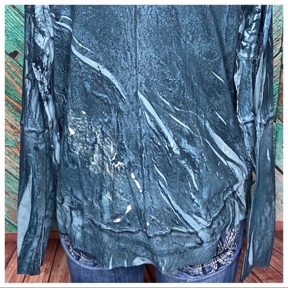 Marika Charles Washed Blue Distressed Floral Print Ling Sleeved V Neck Tee - Picture 6 of 7